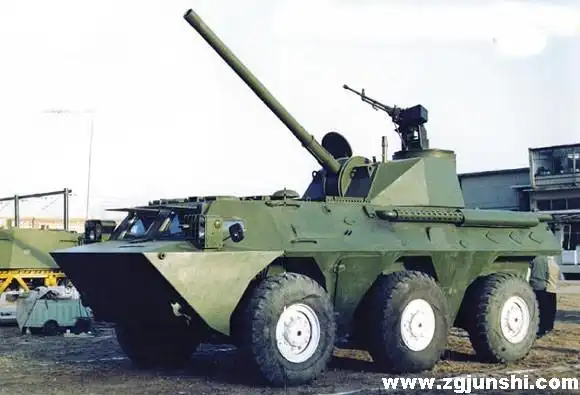 轮式120毫米自行迫榴炮