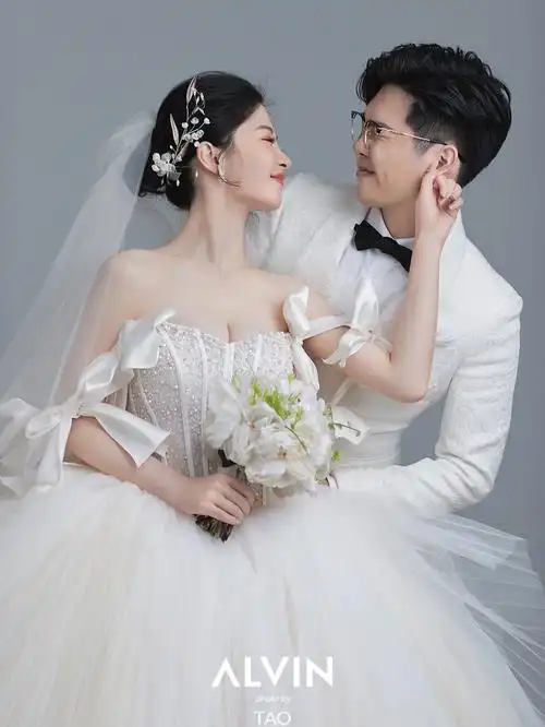 婚纱照风格 极简婚纱照关注并私94"1"获取"婚纱照报价".