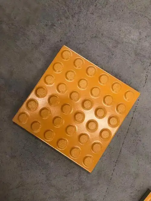 而全瓷材质的盲道砖则多用于高铁,地铁,市政等,在分享全瓷盲道砖的