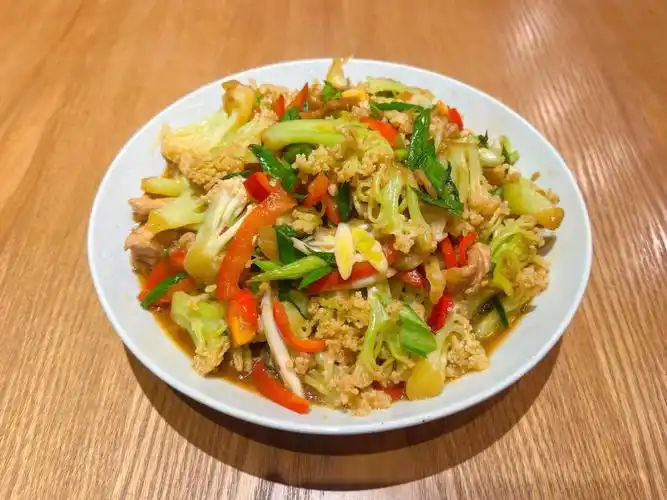 花菜炒肉06香辣入味