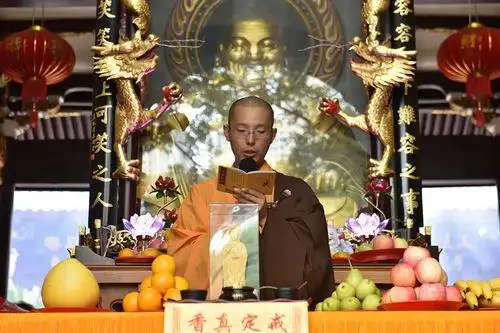 浙江温州妙果寺举行放生和传授三皈依五戒法会