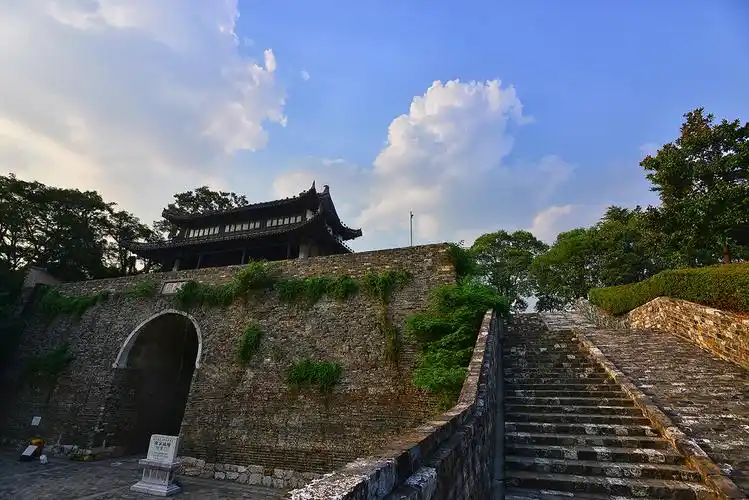 出版社,2016(9)1-372:54-111参考文献南京古城墙如果您喜欢我的文字