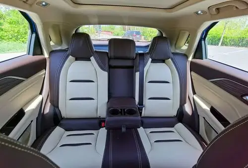 年轻人的新选择 动力提升 配置全面 试驾奔腾t77 pro