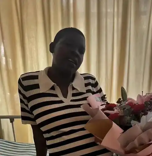 爸爸赢了!网红rose官宣产女,娃娃皮肤泛黄没变黑,吴子安成个例