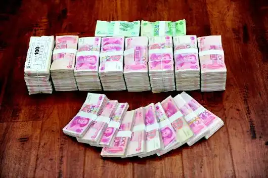 潘旭业 通讯员 刘颖) 根据规定,进出境旅客随身携带人民币现金每人不