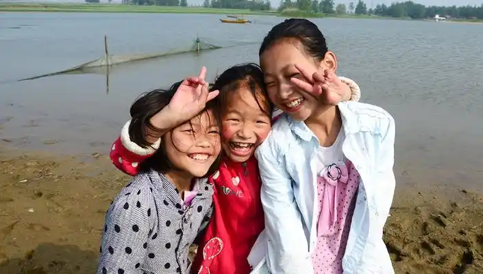 两兄弟姐妹被亲生父亲扔下15楼 凶手是孩子