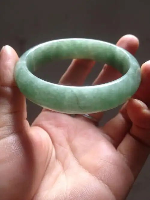 翡翠手镯有裂纹