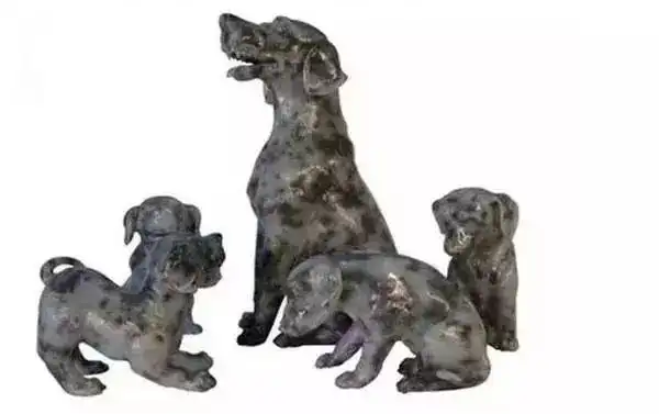 王朝阳用别人不屑一顾的黑白杂色毛料雕刻了一套(5件)神态各异的斑点