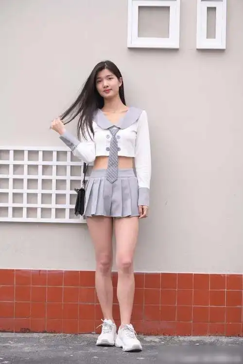jk制服搭配小白鞋学院风穿搭少女感满分凭实力出圈
