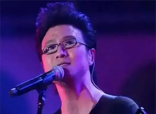 网友叫停汪峰他老爱晒恋情,对年轻人婚姻观不利啊