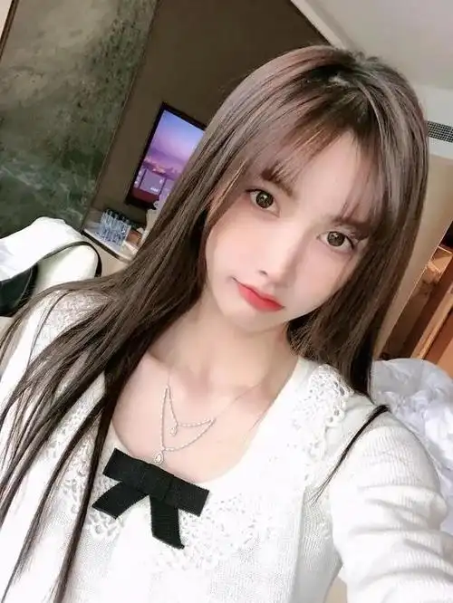 长发飘飘的小姐姐自拍美图合集分享展示