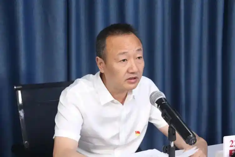 肖孝芳简历肖孝芳,男,苗族,出生年月1971年11月,籍贯武冈市,文化程度