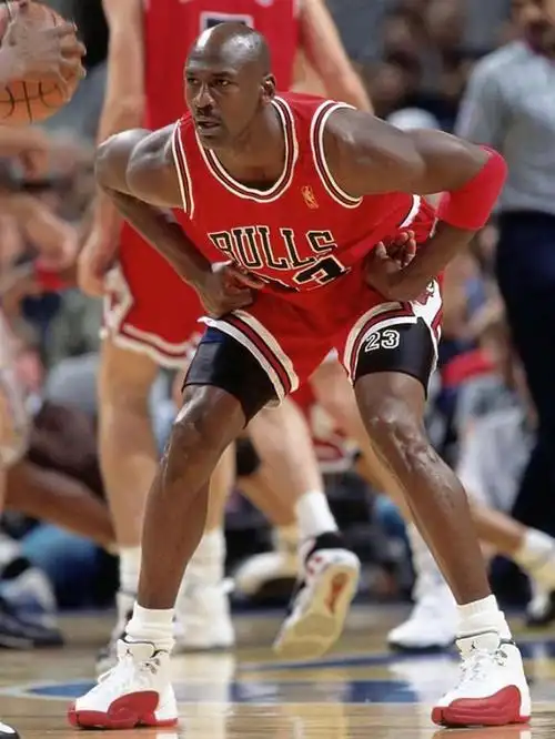 乔丹身体素质,投篮手感顶尖,篮球智商怎么样?_个人_比赛_球员