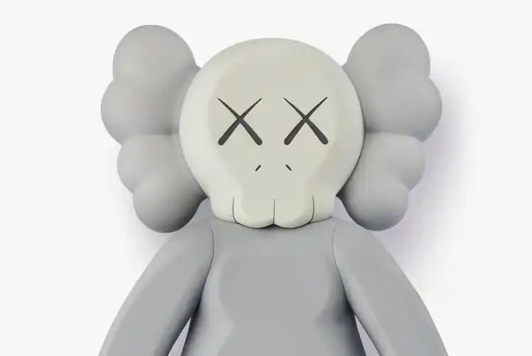 kaws 推出全新 20 周年搪胶公仔系列!