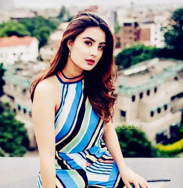 尼泊尔国宝级美人魔鬼身材超模气质休闲出街也美得不落俗套