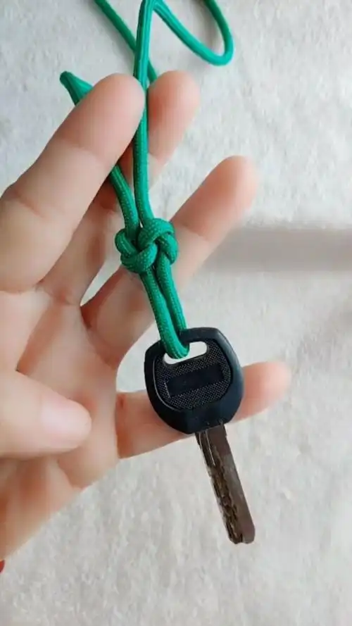 今天给宝贝们分享一个钥匙结,好看又方便