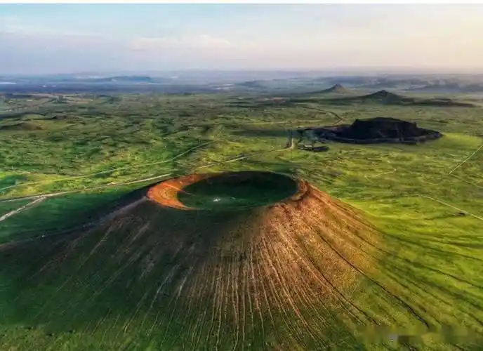 乌兰哈达火山群乌兰哈达火山群,位于内蒙古中部察哈尔右翼后旗乌兰
