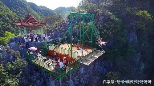 经过考试的紧张,来放松一下自己吧,来个高空荡秋千,前提是你得有胆量