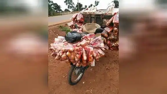 实拍非洲面包车,全是我小时候的最爱