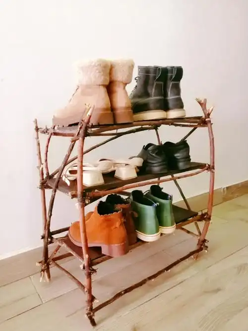 废树枝变手工木制鞋架