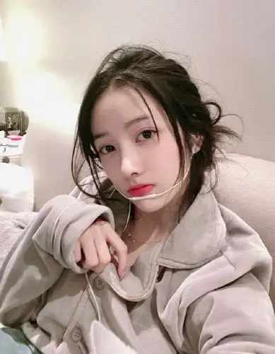 乖巧可爱的女生,有点小调皮.