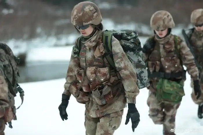 今天妇女节,  向边防女兵致敬!(冉腾飞,温斌