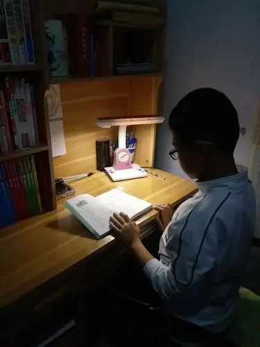 通榆县第二小学四年二班吴钧锐诵读经典书写人生,家庭读书会第二期.