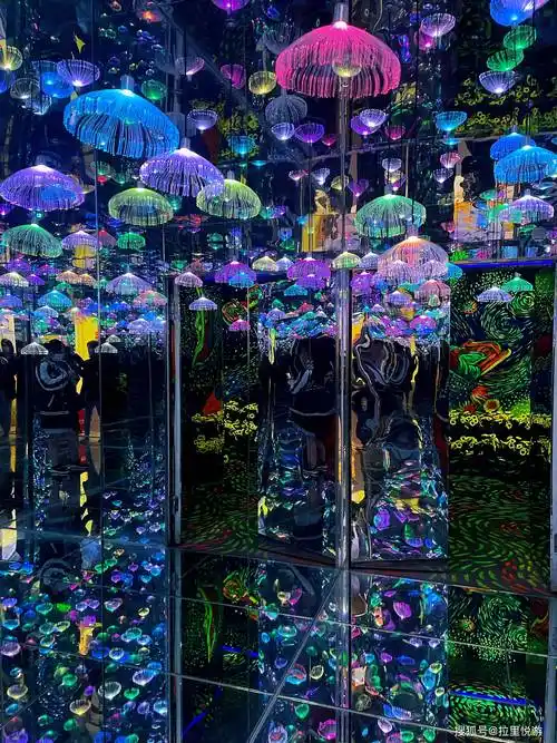 探索北京王府井的网红打卡地梵高星空艺术馆