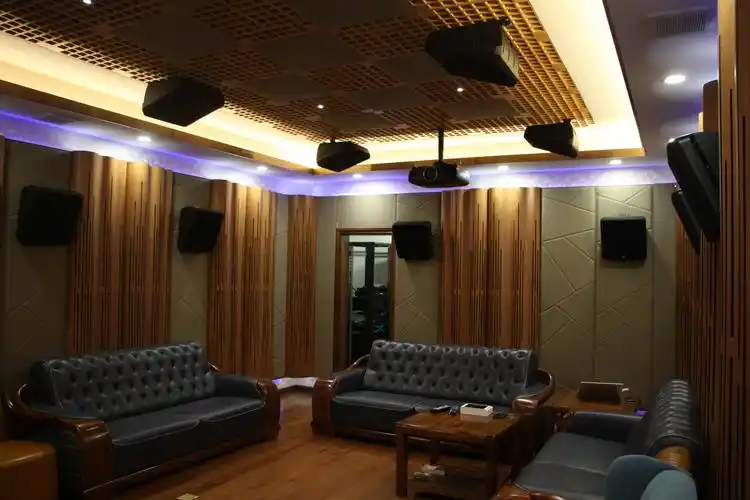 化繁为简,美国jbl影音系统打造9.1.4 全景声专业影音室,接近thx标准