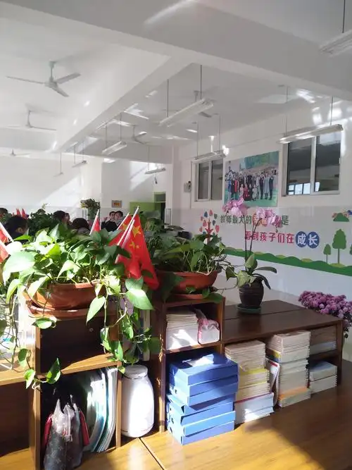 花园学校初中部正在开展首届"最美办公室"创建活动
