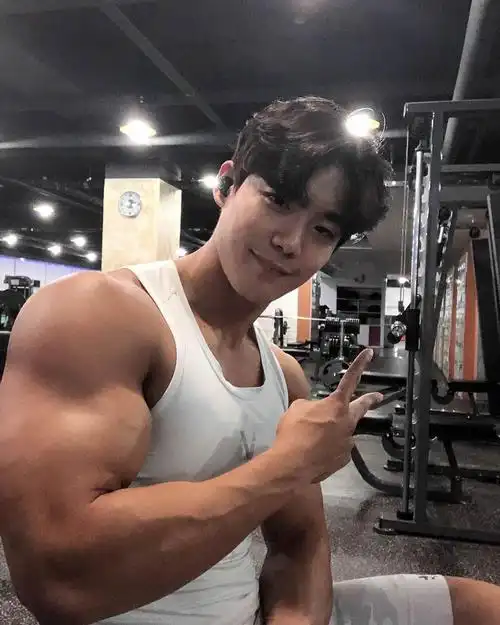 韩国健身运动员男模junprofile