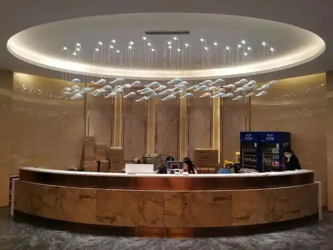 近日,一家五星级酒店接入了富掌柜saas,与这个气势恢宏的酒店大堂相得