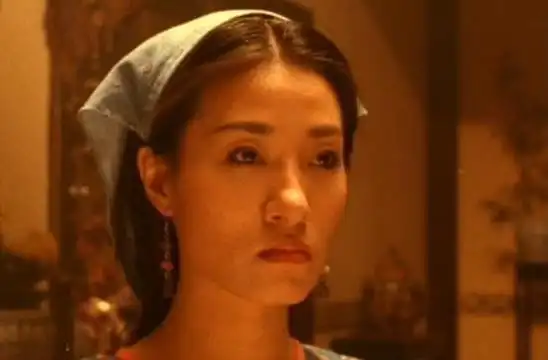 只上过初中做过杂工当过模特僵尸先生女鬼小玉被封为鬼后