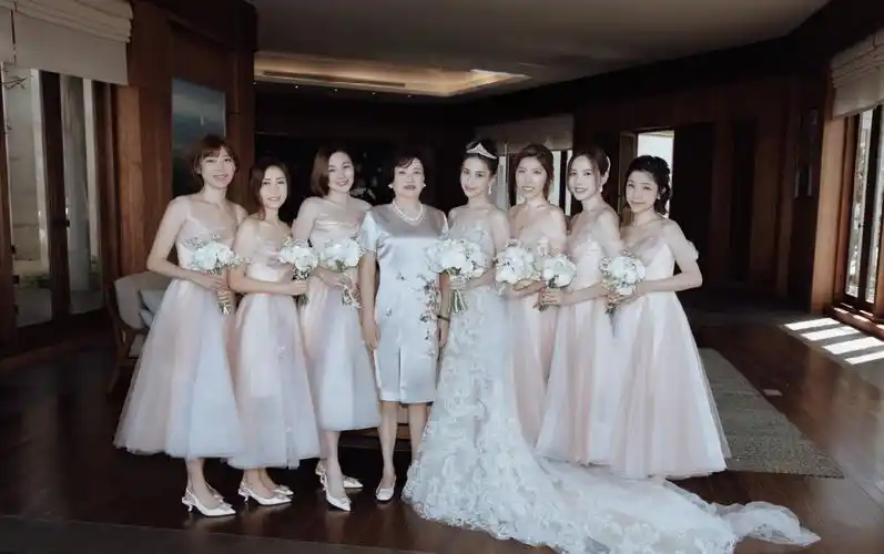 阔太陈婉珍三套造型参加婚宴!