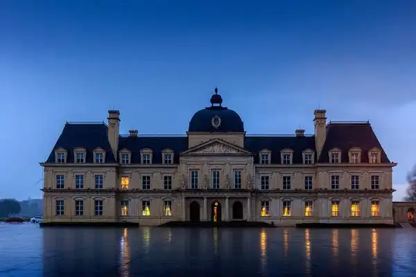 拉菲特城堡建筑风格独特,是一座欧洲城堡的主题酒店,建筑外形气势磅礴