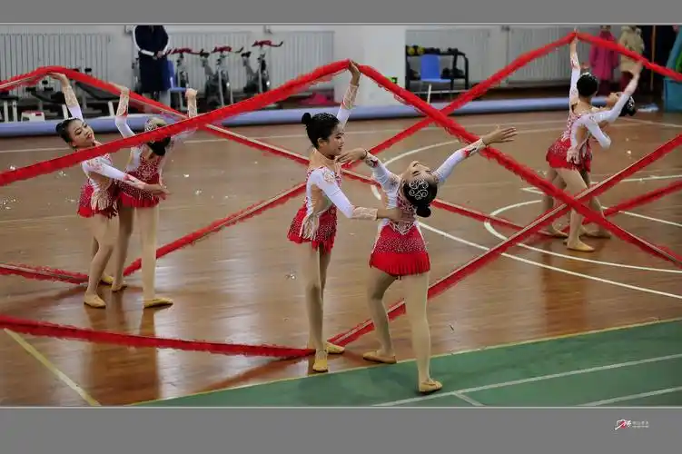 曲江第二小学承办的2019年西安市中小学生三跳比赛(雁塔区赛)皮筋舞