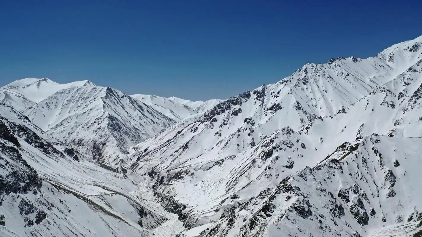 甘肃肃北:春日雪山秘境