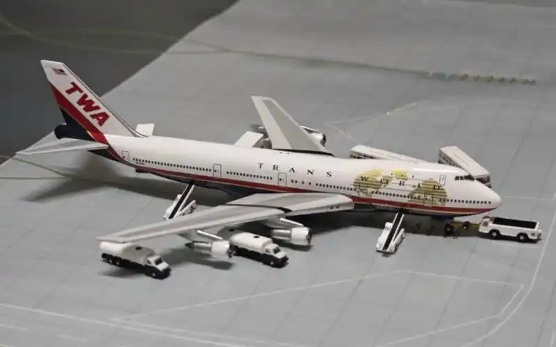 gj环球航空波音747飞机模型开箱