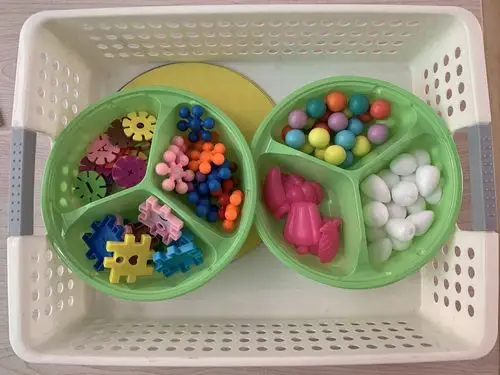 如何提供适宜的材料让娃娃家游戏更有趣?