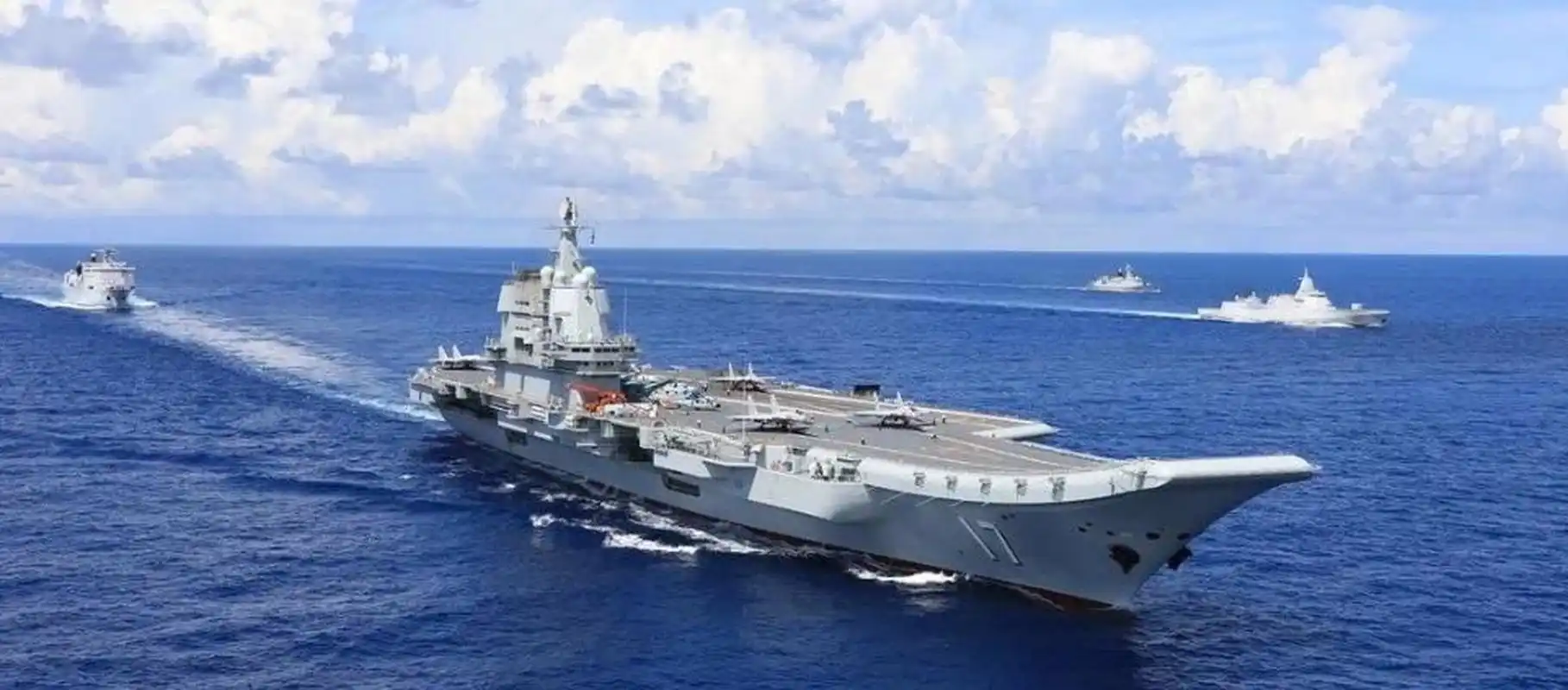 山东号航母目前已经离港超过半个月,在参加完环台岛利剑演习后,山东舰