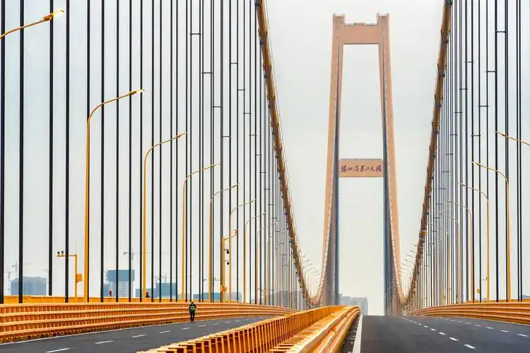 基建狂魔又一力作这双层公路大桥直上云霄