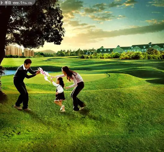 一家三口图片 房地产素材