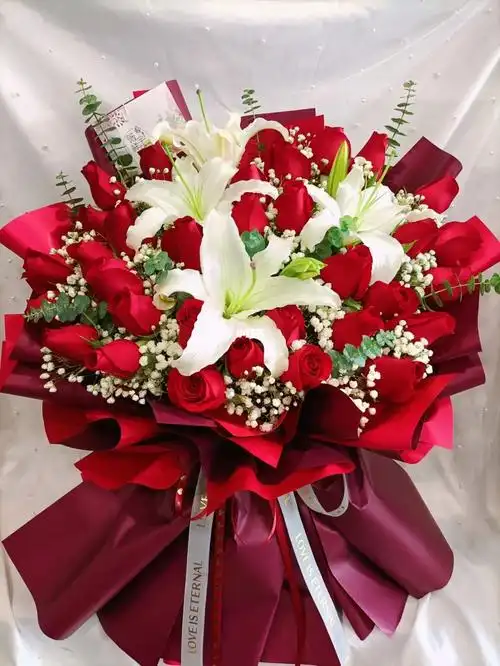 红玫瑰百合花束