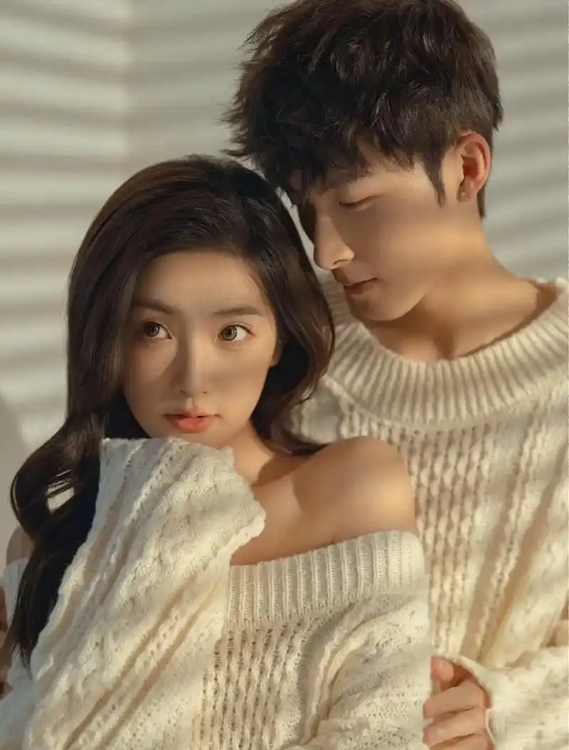 温暖又自然的高级感情侣写真浪漫中带着温柔与慵懒在寒冷的日 - 抖音