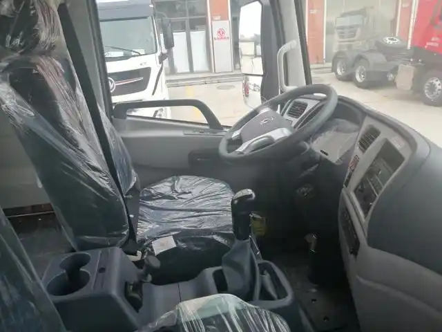 22万的天锦kr对比12万的天锦vr,同样是东风中卡,差距有多大?