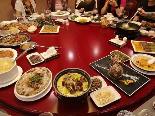 这是客户吃饭时发的朋友圈的图