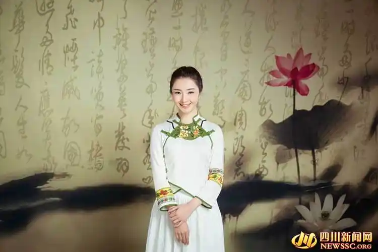 四川内江"甜女"惊艳亮相 秒杀游戏女郎