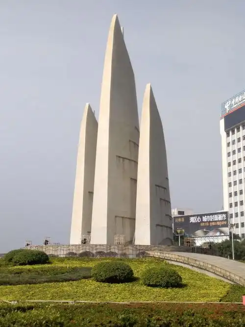 这是湛江市"三帆"的建筑性标志.