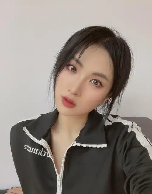 任正非小女儿首发自拍网友没用mate40