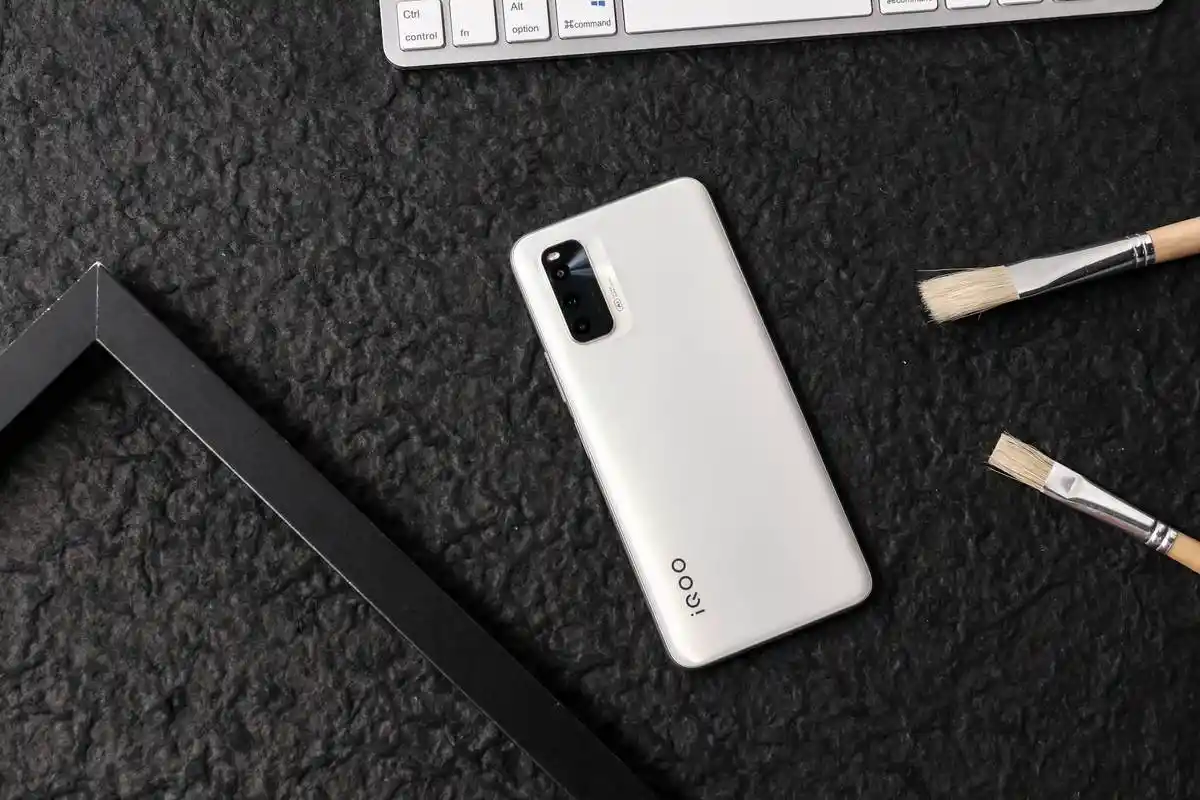 iqooneo5活力版上手骁龙870芯片加持满血性能释放